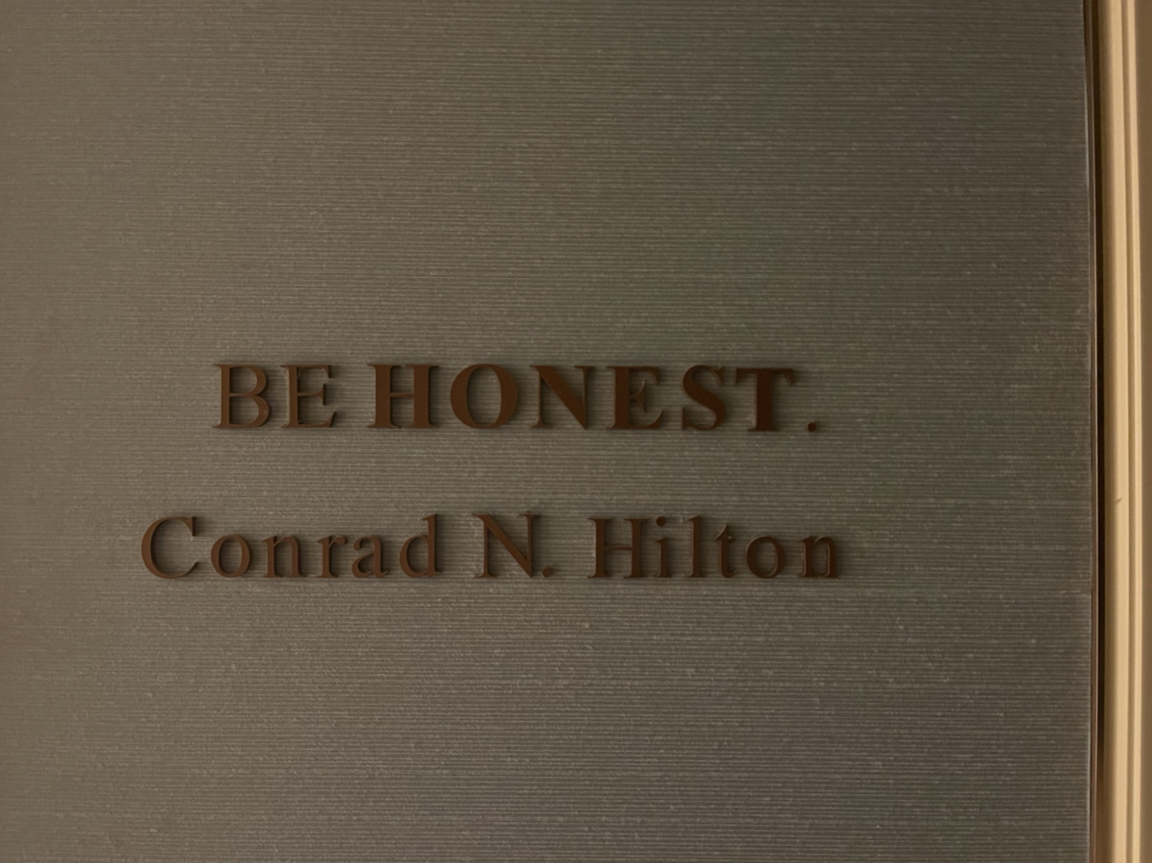 ¡BE HONEST. Conrad N. Hilton