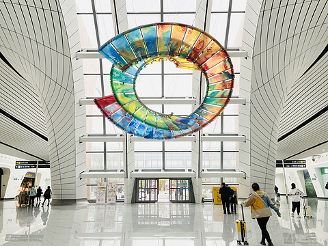 公共艺术殿堂--大兴机场遇指廊庭院开放｜东航6折里程票，北京−无锡