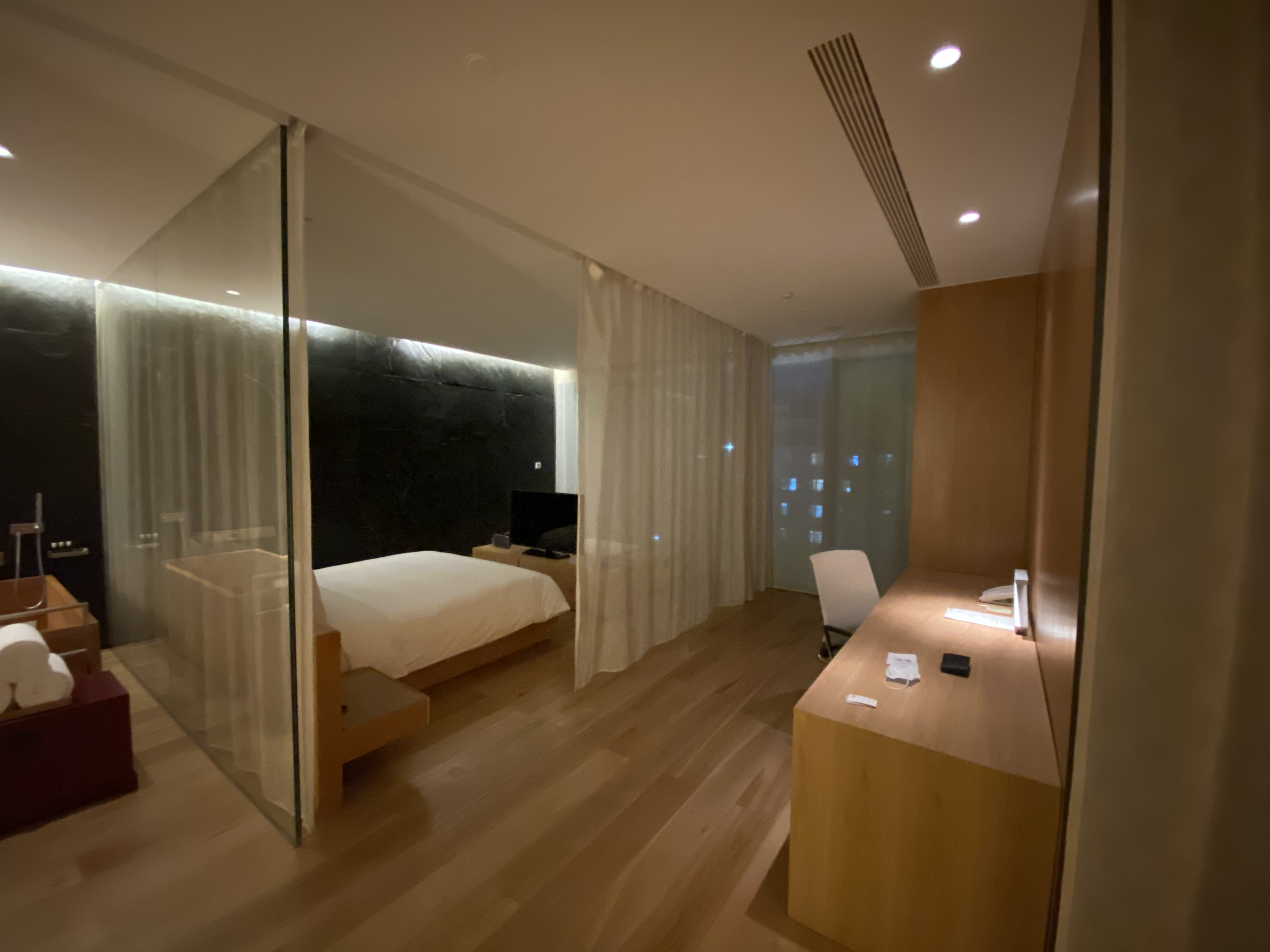 Ƶ Suite 95 and Studio 70