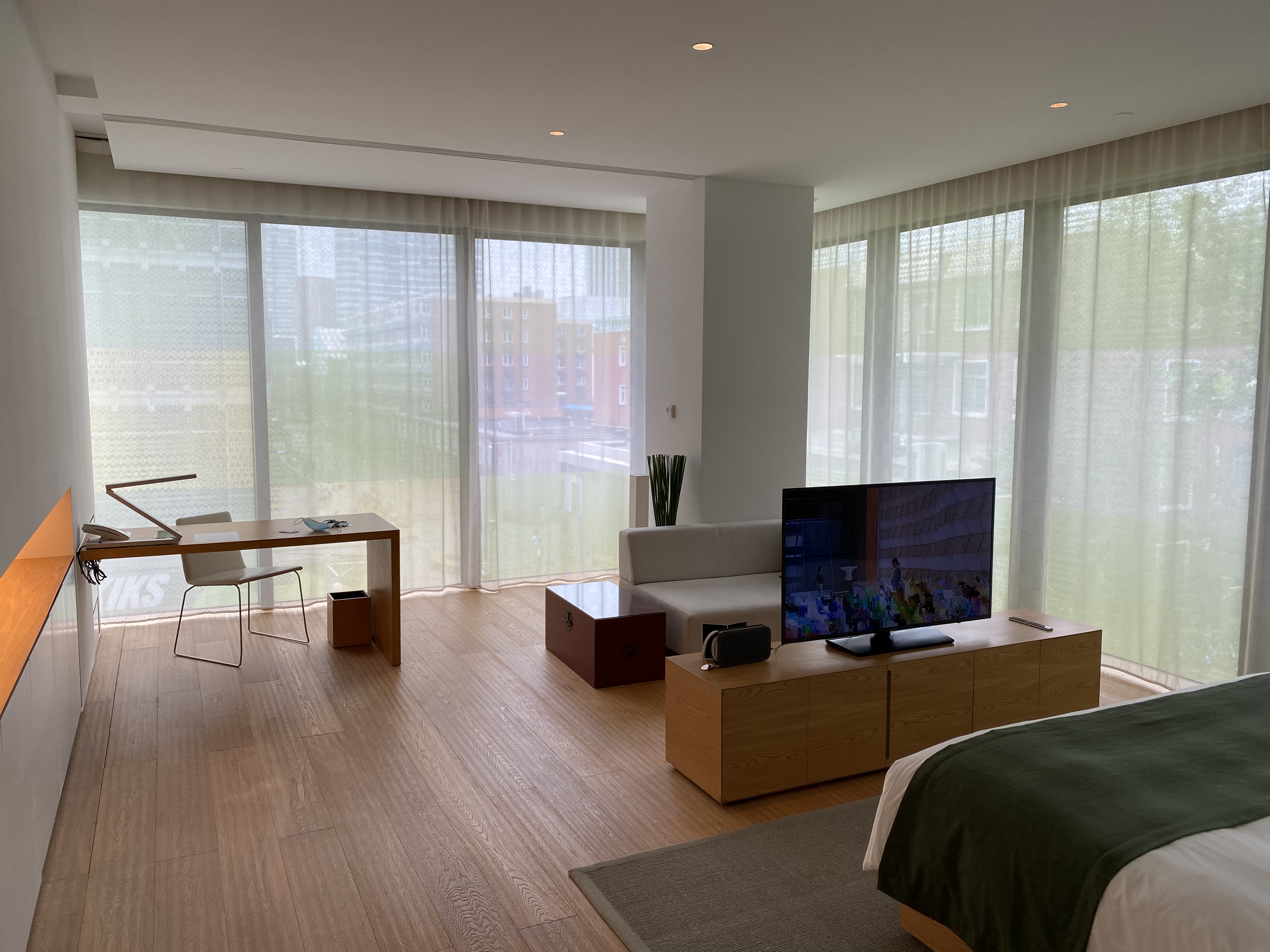 Ƶ Suite 95 and Studio 70