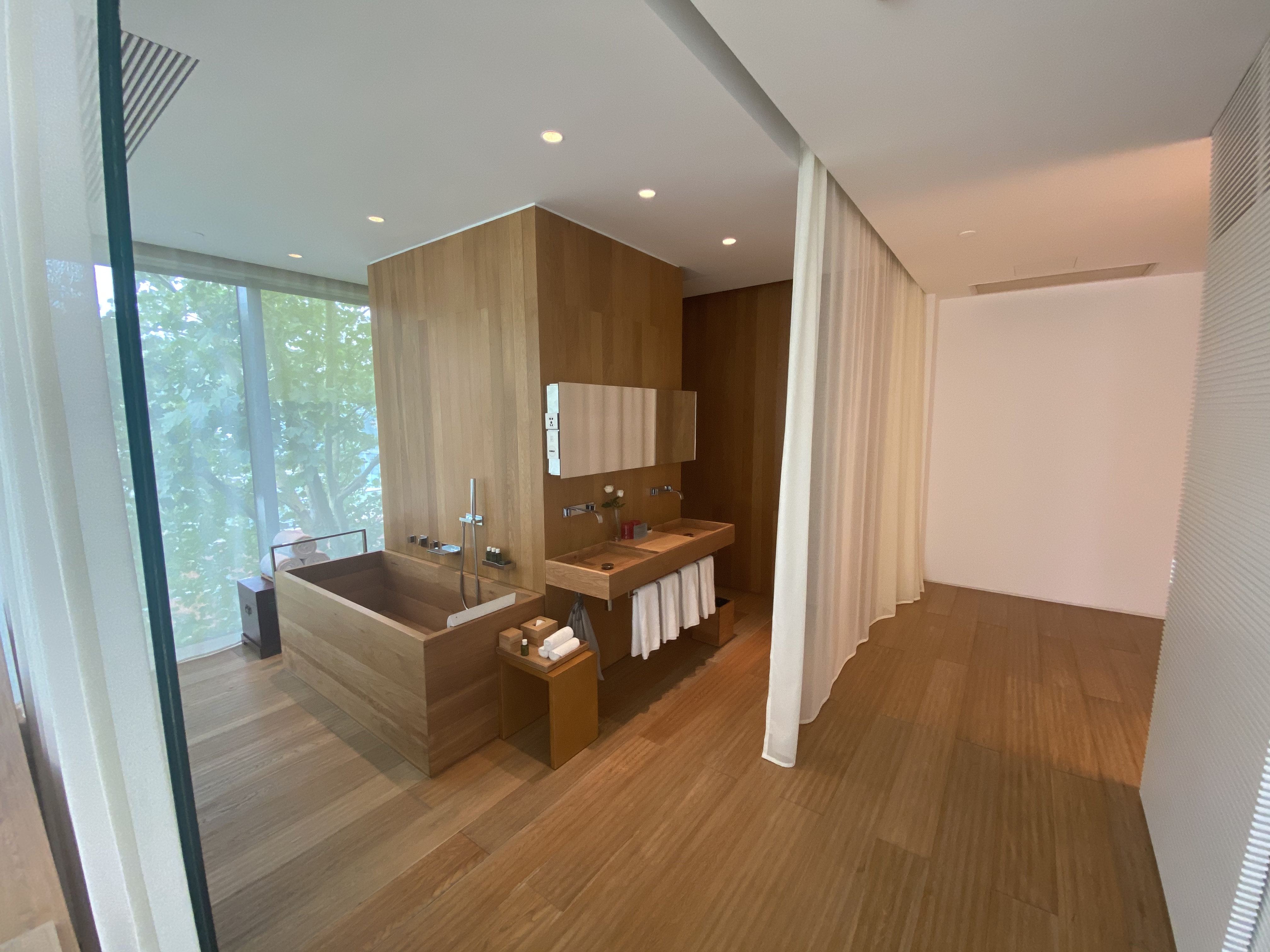 Ƶ Suite 95 and Studio 70