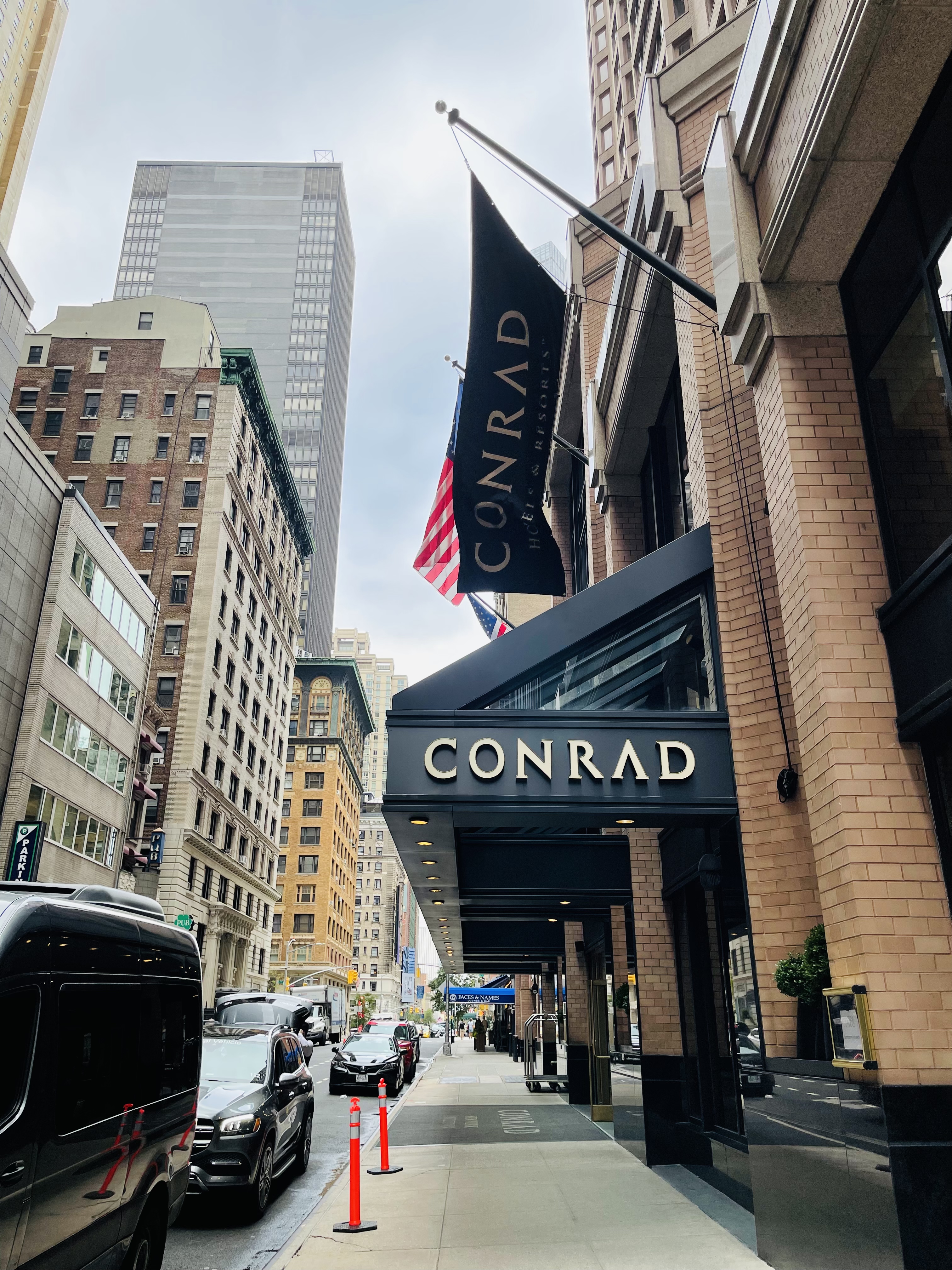 ʰ 3ҹһƬϡConrad New York MidtownŦԼгǿ鱨