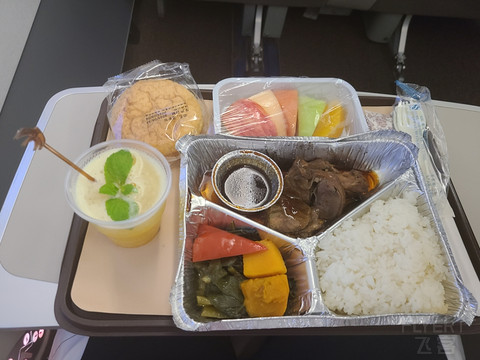 323执飞的东航石家庄-上海浦东公务舱飞行报告；MU5232 SJW-PVG