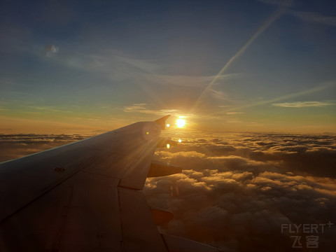 【FV6035.罗西亚航空LED-VKO】圣彼得堡的蓝天白云。