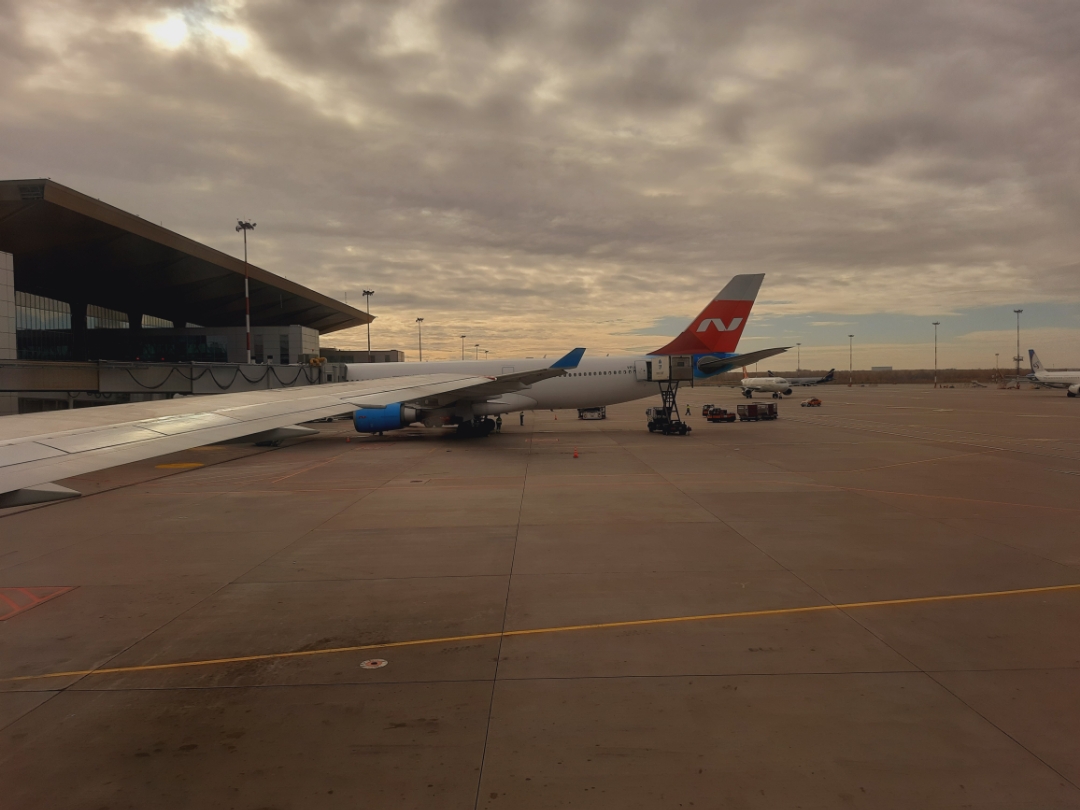 22.9767-300Azur Airʥ˵ñ-Ī˹