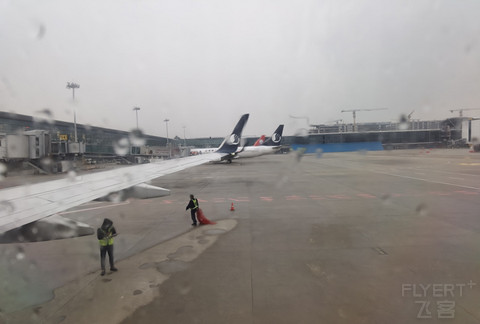 4000公里的飞行，只为那烤包子和羊肉串 — SC8046 HGH—URC 经济舱飞行报告