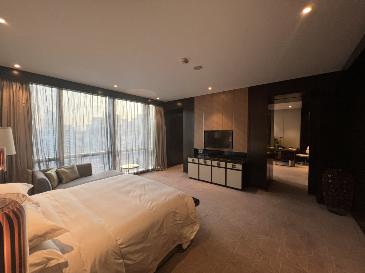 Hilton Shenzhen Futianڴлϣٸ߼/King Premier One Bedroom Suite