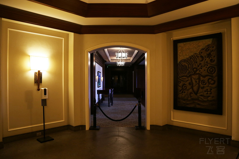 Maui--The Ritz Carlton Kapalua Lobby Hallway (2).JPG