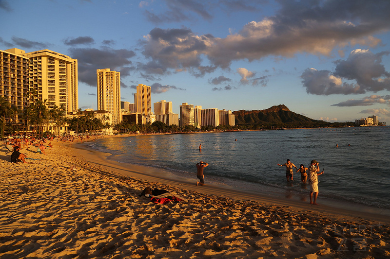 Oahu--The Royal Hawaiian a Luxury  Collection Resort Beach Sunset (18).JPG