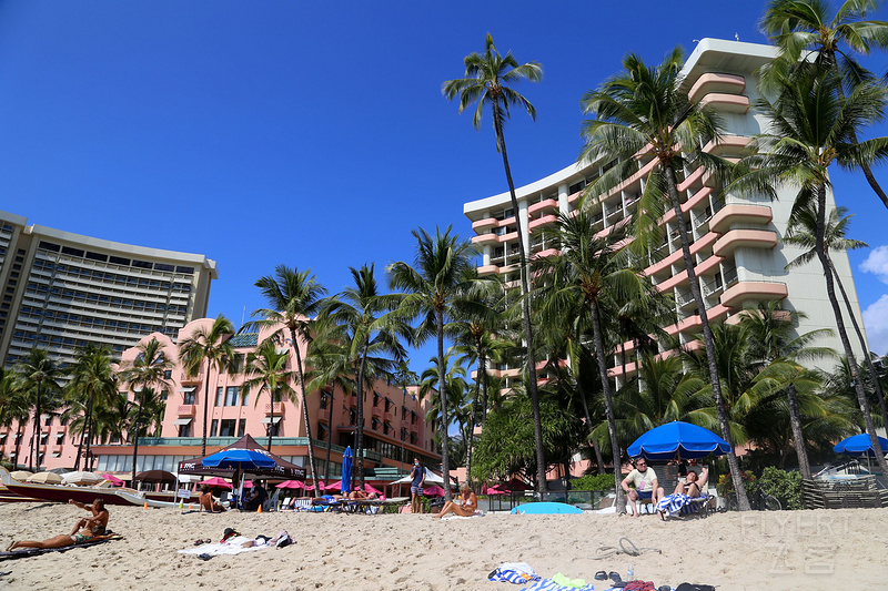 Oahu--The Royal Hawaiian a Luxury  Collection Resort Beach (4).JPG