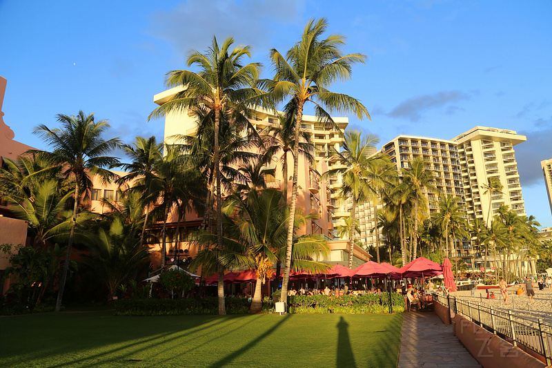 Oahu--The Royal Hawaiian a Luxury  Collection Resort Restaurant (5).JPG
