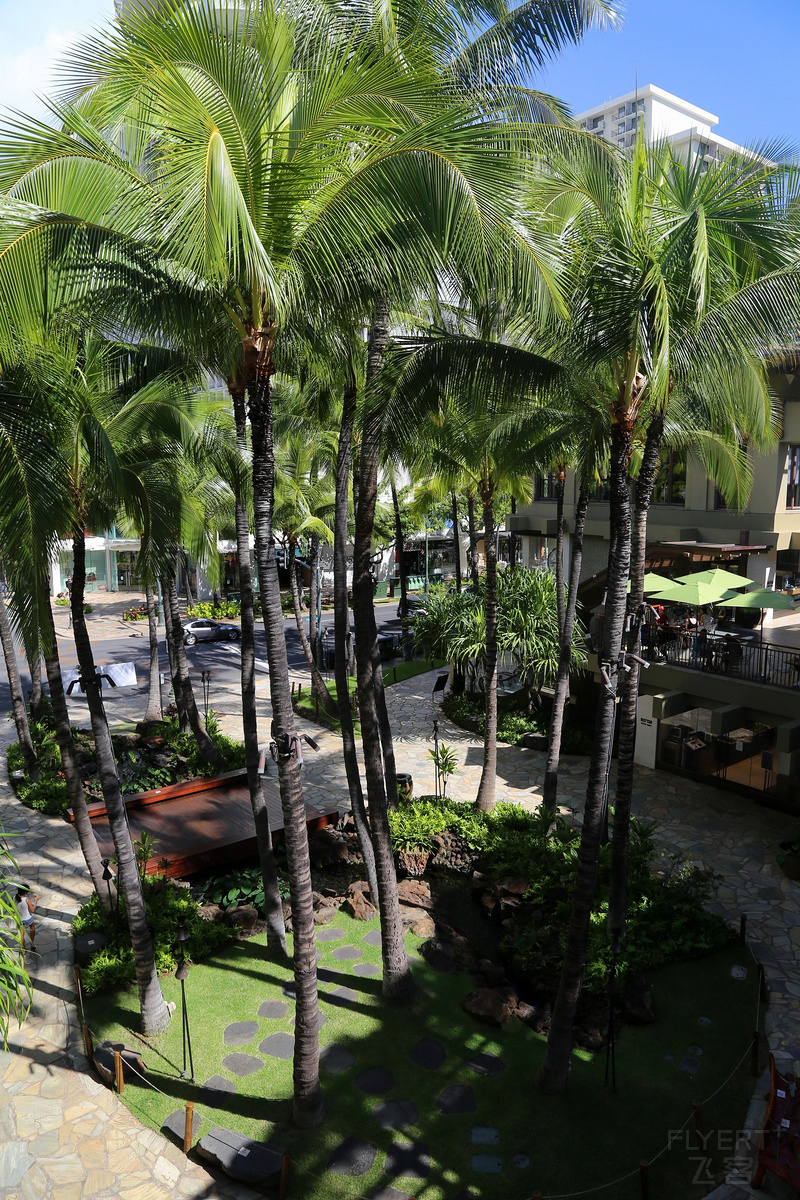 Oahu--The Royal Hawaiian a Luxury  Collection Resort Shopping Mall (1).JPG