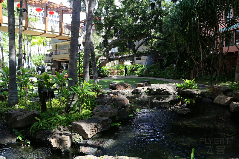 Oahu--The Royal Hawaiian a Luxury  Collection Resort Shopping Mall (4).JPG