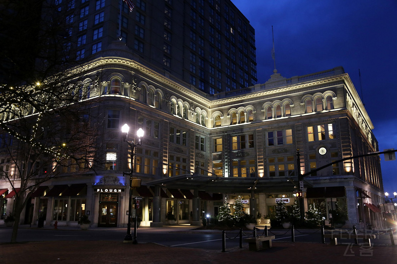 Lancaster--Lancaster Marriott at Penn Square Exterior (5).JPG