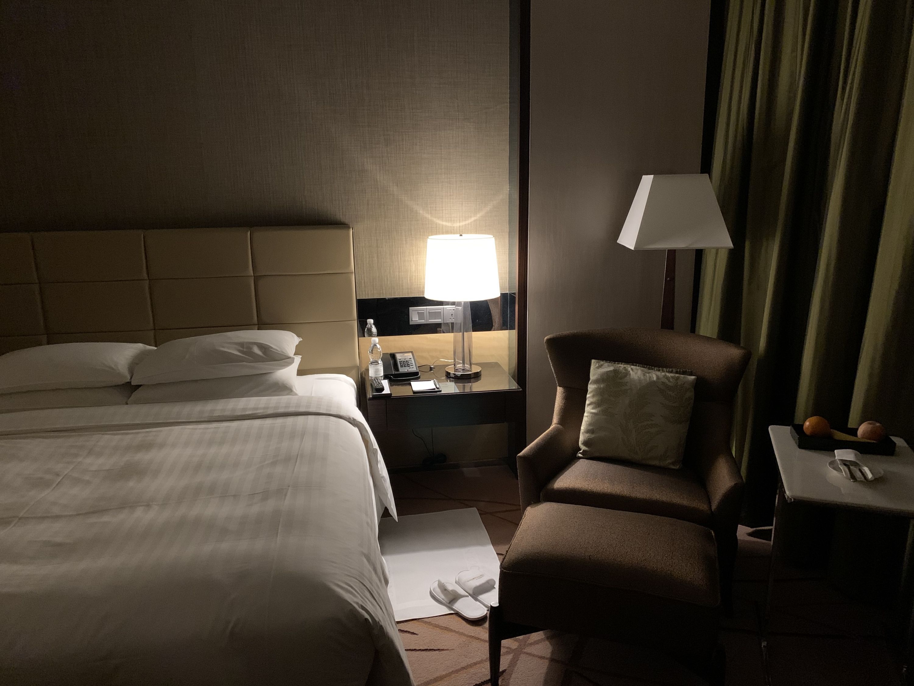 旅馆照片房间图片晚上图片