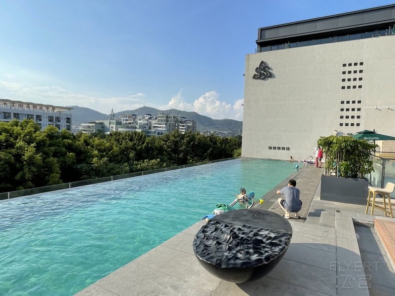 Xiamen--Joyze Hotel Xiamen Curio Collection by Hilton Pool (11).jpeg