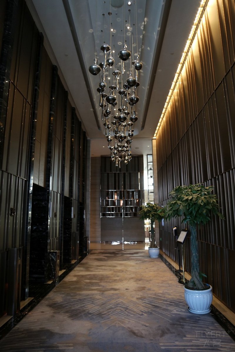 Jinan--Hilton Jinan South Lobby (4).JPG