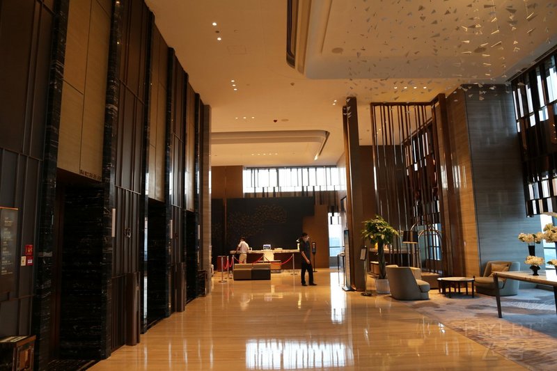 Jinan--Hilton Jinan South Lobby (16).JPG