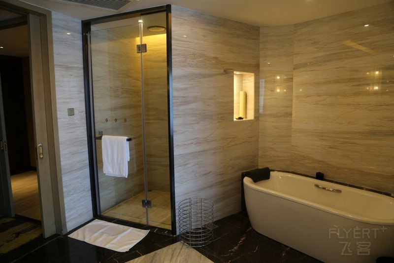 Fuzhou--Intercontinental Fuzhou Suite Bathroom (1).JPG