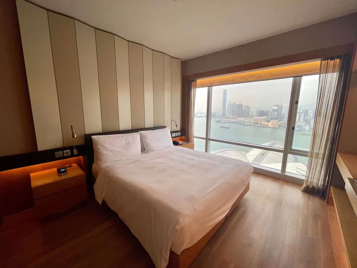 ͨڿ֮staycation9 -- HK Renaissance Harbour View