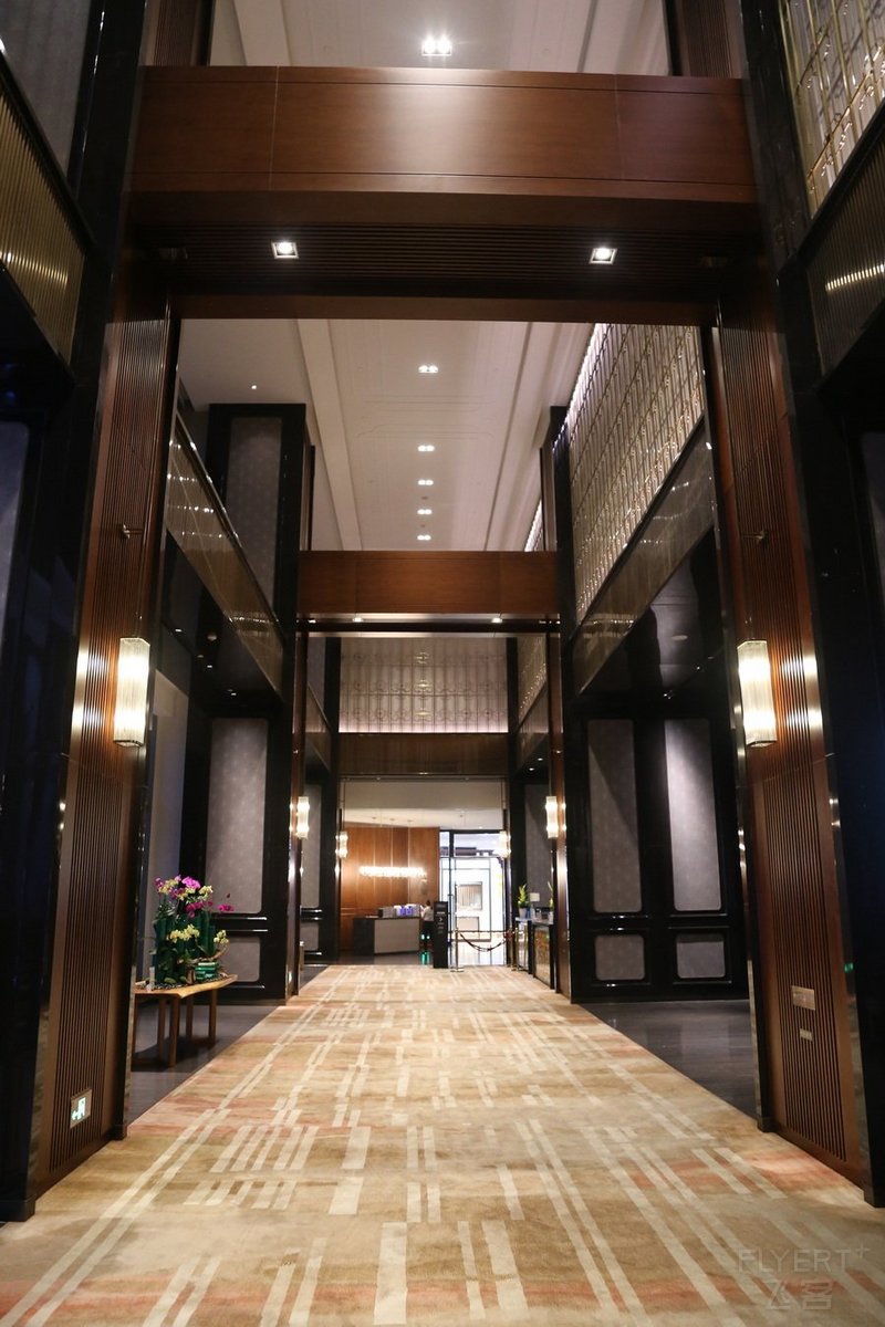 Fuzhou--Hilton Fuzhou Hotel Lobby (16).JPG