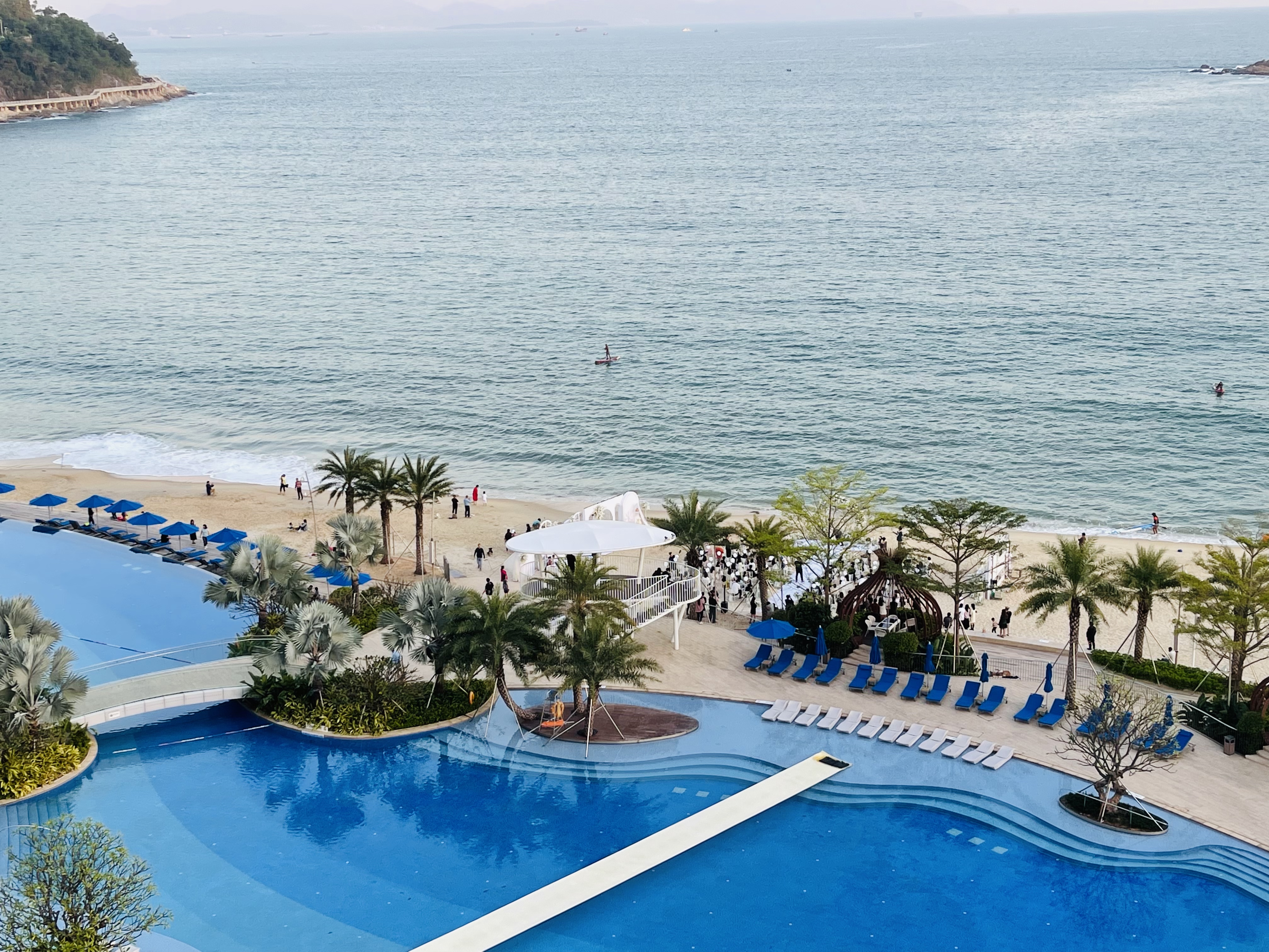 一间酒店，百变风格。深圳大梅沙洲际度假酒店双卧海景套，重新定义奢华度假生活新方式