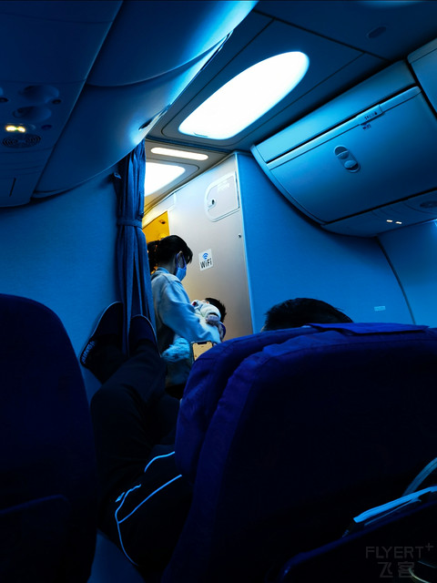 CA1204 KRL-PEK 737-800（WL）公务舱