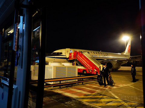 CA1204 KRL-PEK 737-800（WL）公务舱