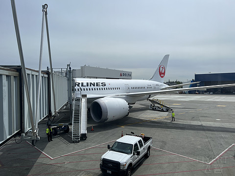 不到三百块的洲际日航｜洛杉矶经由西雅图转机到东京成田｜AS525 JL67