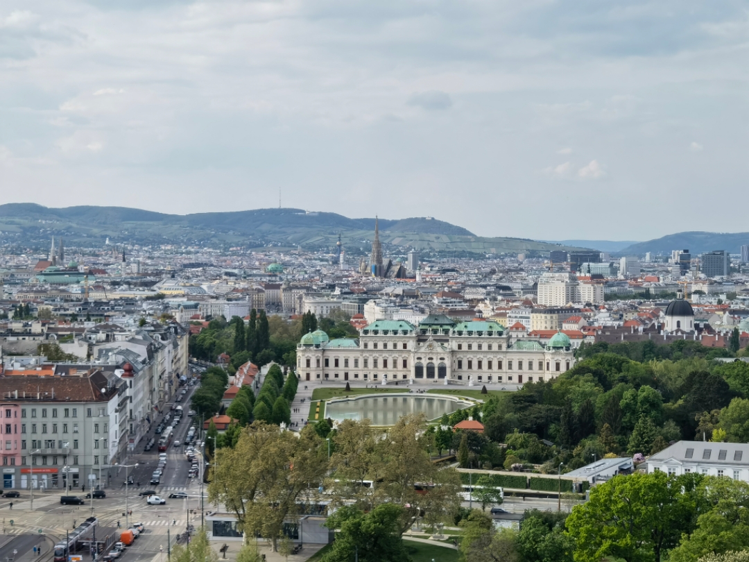 Ѿͷ֮áAndaz Vienna Andaz Suite aka Suite with Train Station View