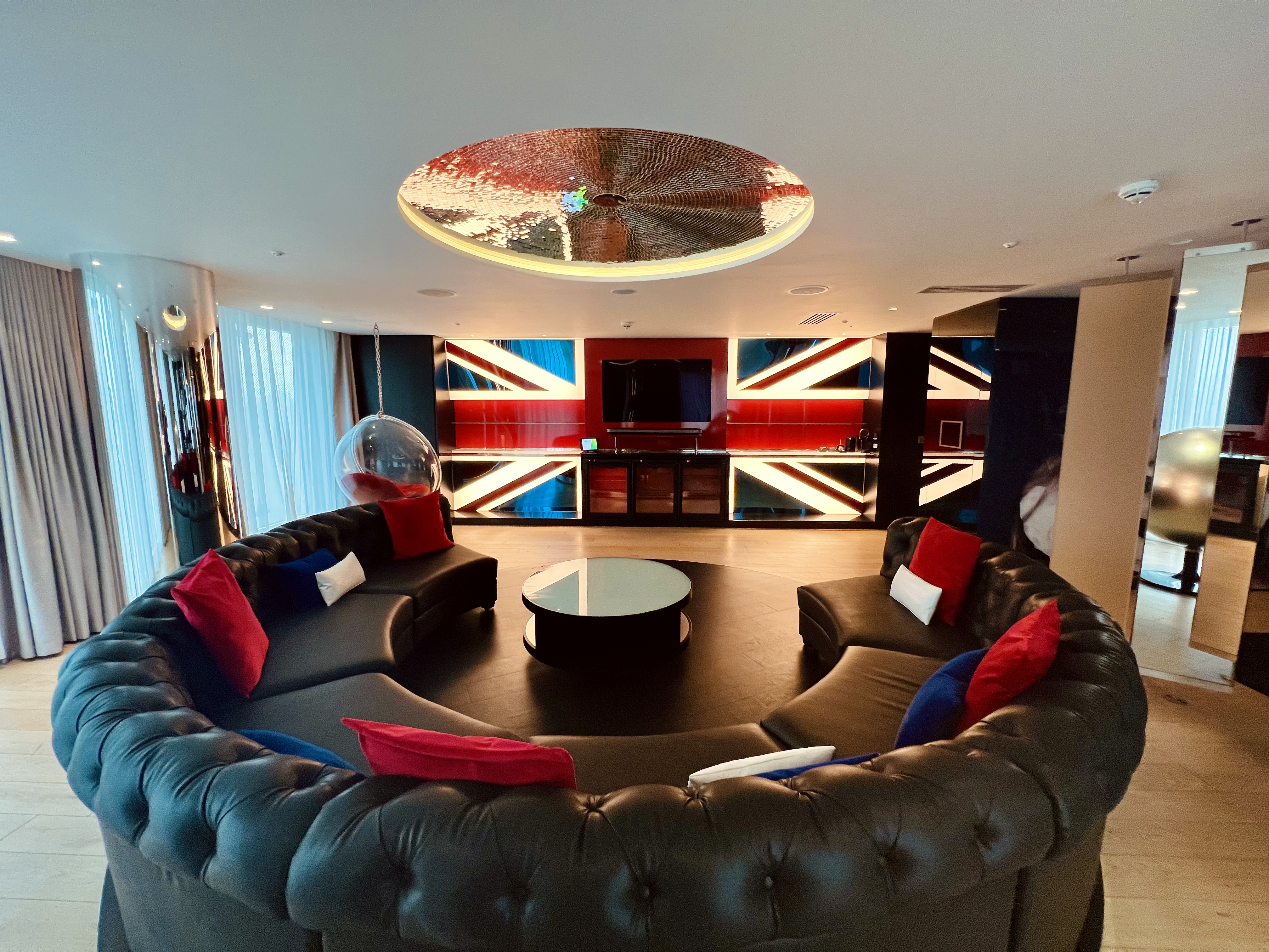  Wҫ Extreme WOW Suite, Penthouse, W London