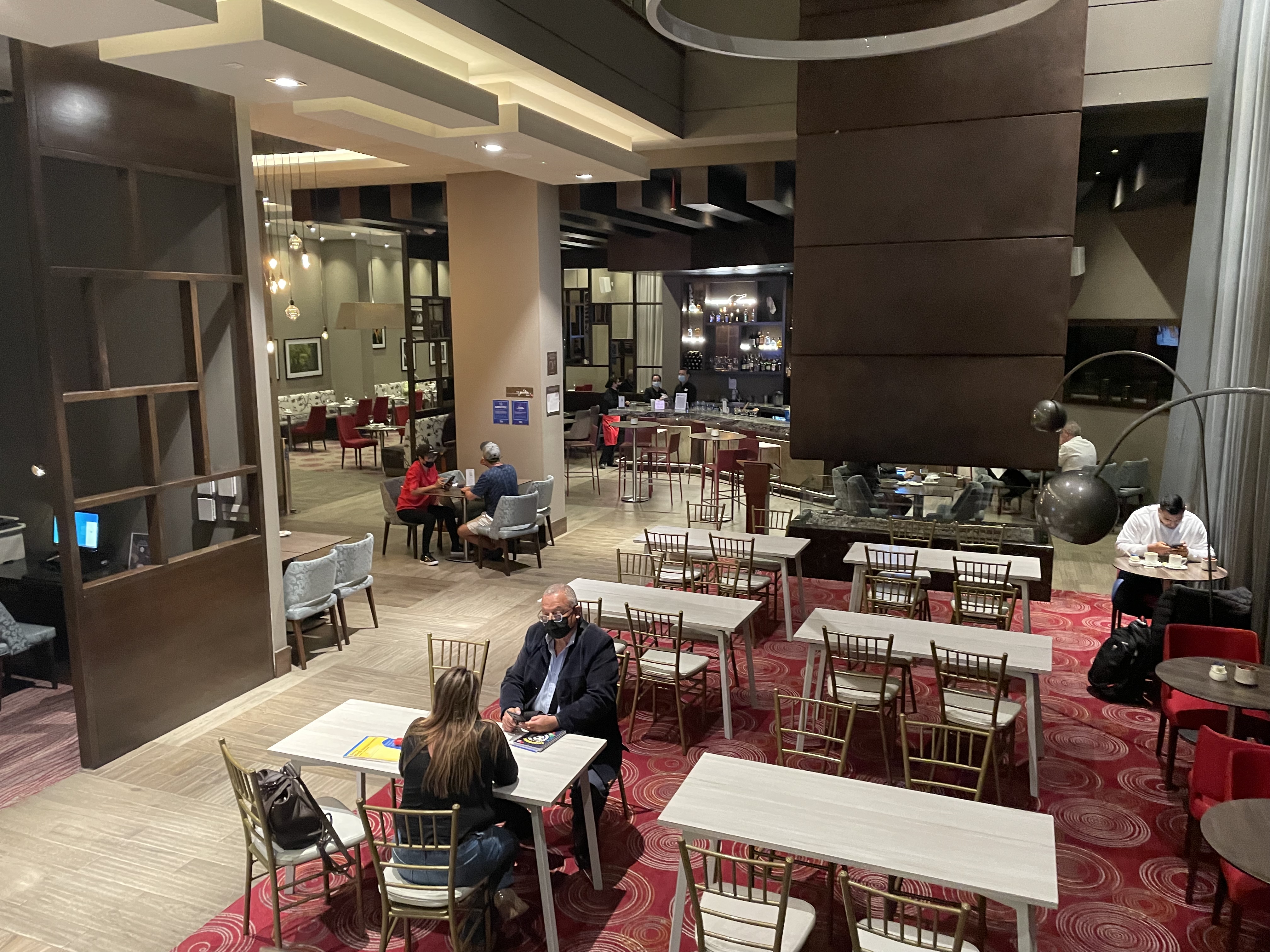 ϣٻ԰ƵHilton Garden Inn Bogota Airport׷