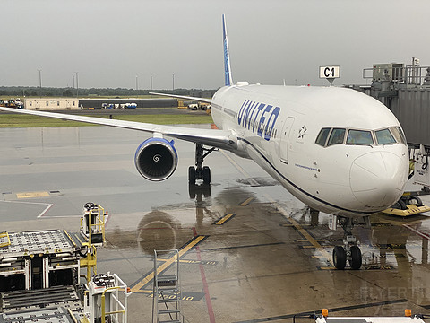 MAD-IAD-YYZ 美联航 加航商务舱体验，遭遇航班取消在华盛顿超长转机的倒霉经历