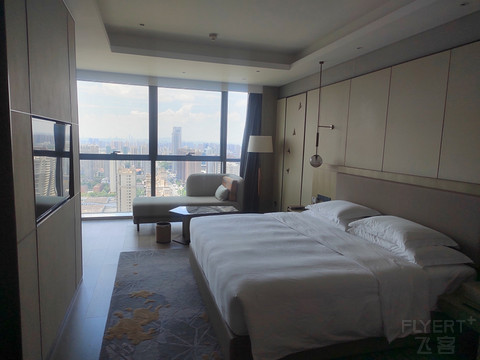 星沙新秀，松雅湖畔，新政下首次入住长沙世景广场皇冠假日酒店
