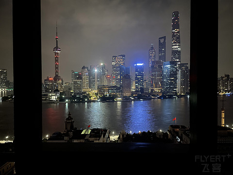 恣享霓虹，矗立江畔三世纪——上海外滩华尔道夫酒店全江景房