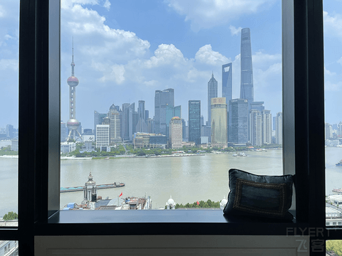 恣享霓虹，矗立江畔三世纪——上海外滩华尔道夫酒店全江景房