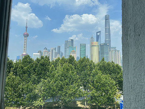 恣享霓虹，矗立江畔三世纪——上海外滩华尔道夫酒店全江景房