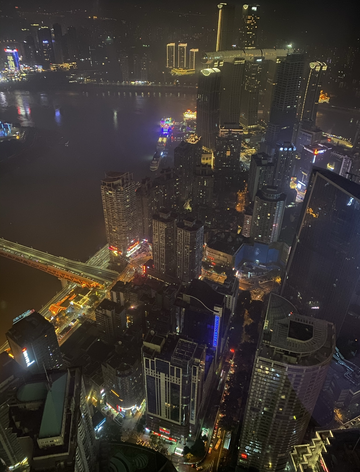 19 ߴɽǵ
˼Ƶ/the Lixury Hotel chongqing