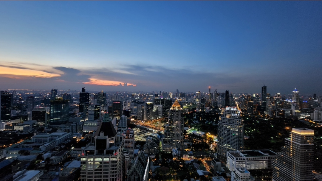 Swissotel Bangkok Ratchada ʿľ