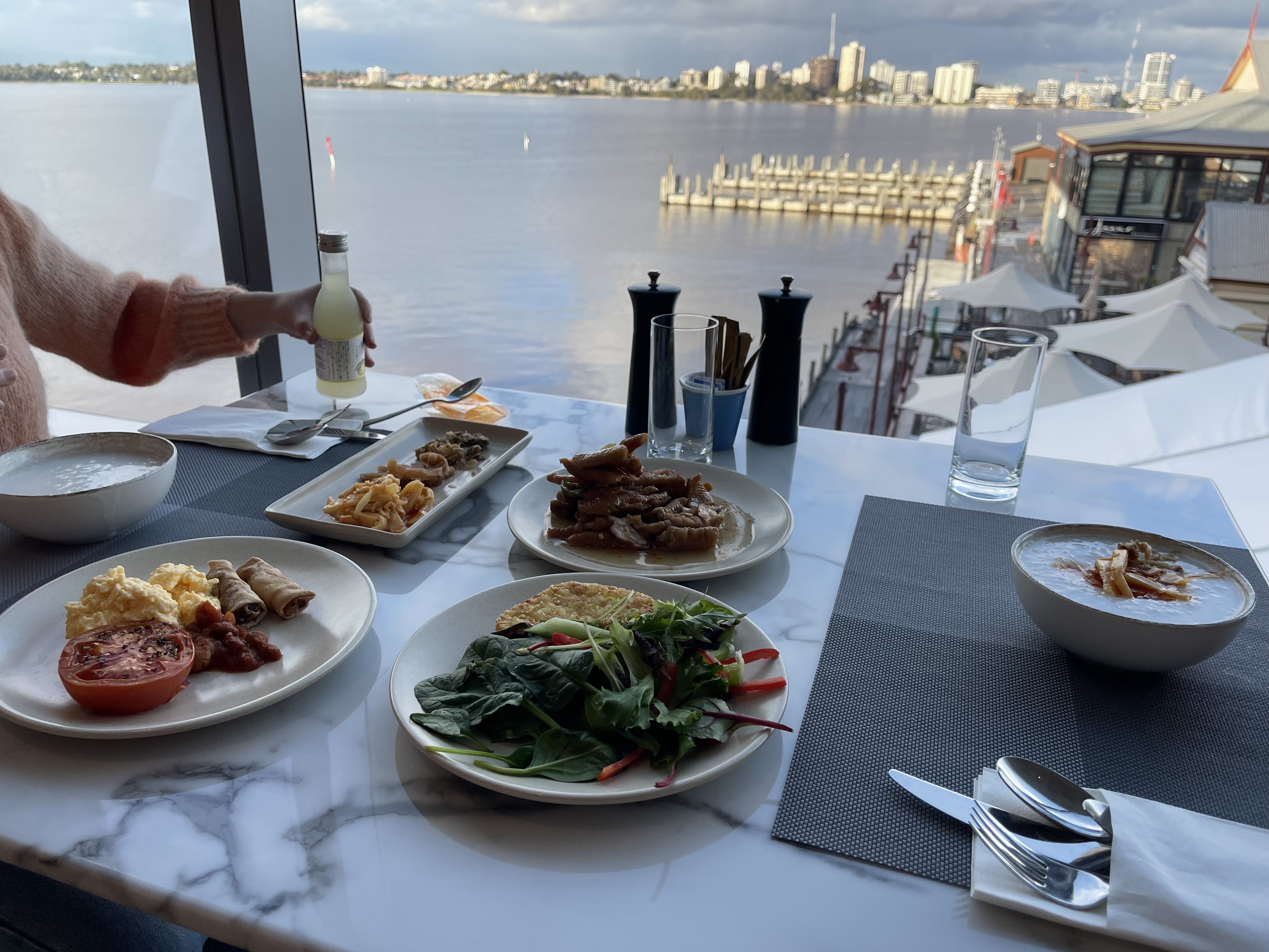 ˹ϣ־Ƶ DoubleTree by Hilton Perth Waterfrontס