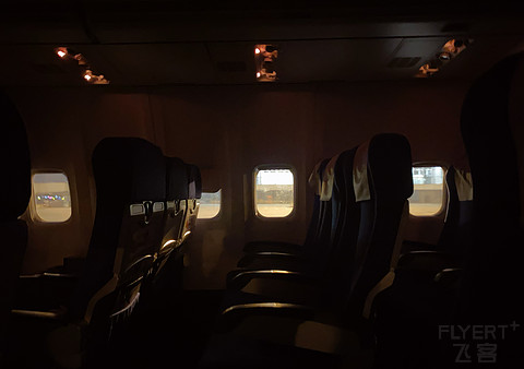 南方航空CZ6944 成都—乌鲁木齐成都玩的时间还没往返飞行时间长 南方航空CZ6944 成都—乌鲁木齐成都玩的时间还没往返飞行时间长
