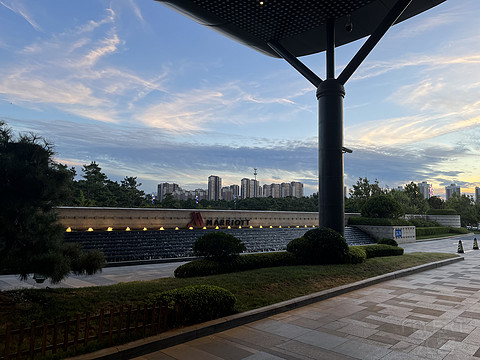 第6集|选择一个安静的城市去看海-打卡烟台鑫广万豪酒店