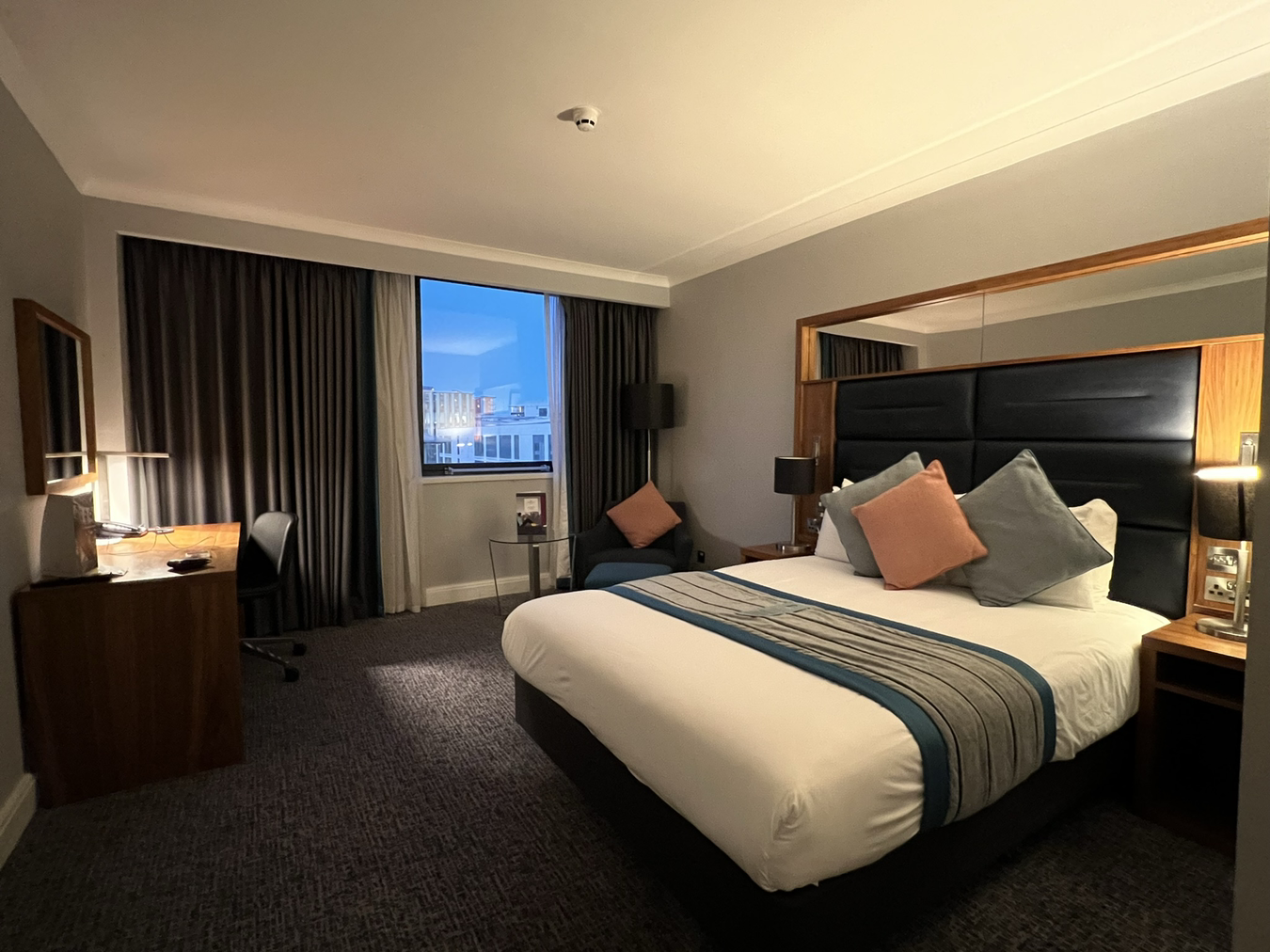 ӢȻʹڼվƵꡪвڳǵв֮ Crowne Plaza Leeds