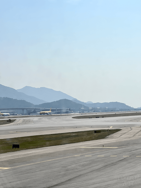 #金秋送里# 国航 CA112 香港-北京首都 HKG-PEK 高密度版B777-300ER商务舱体验