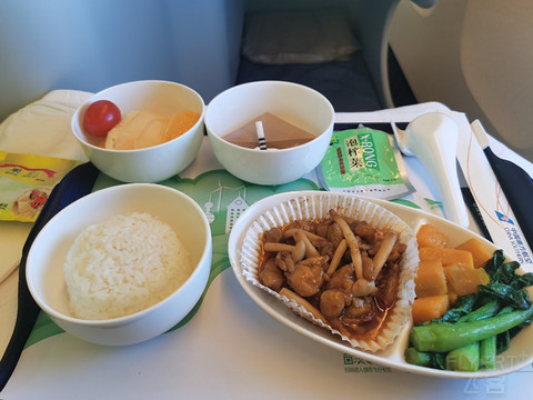 「昨夜梦西子，今朝醉杭州」开箱T4航站楼，南航777商务舱体验，杭州HGH-广州CAN#金秋送里#