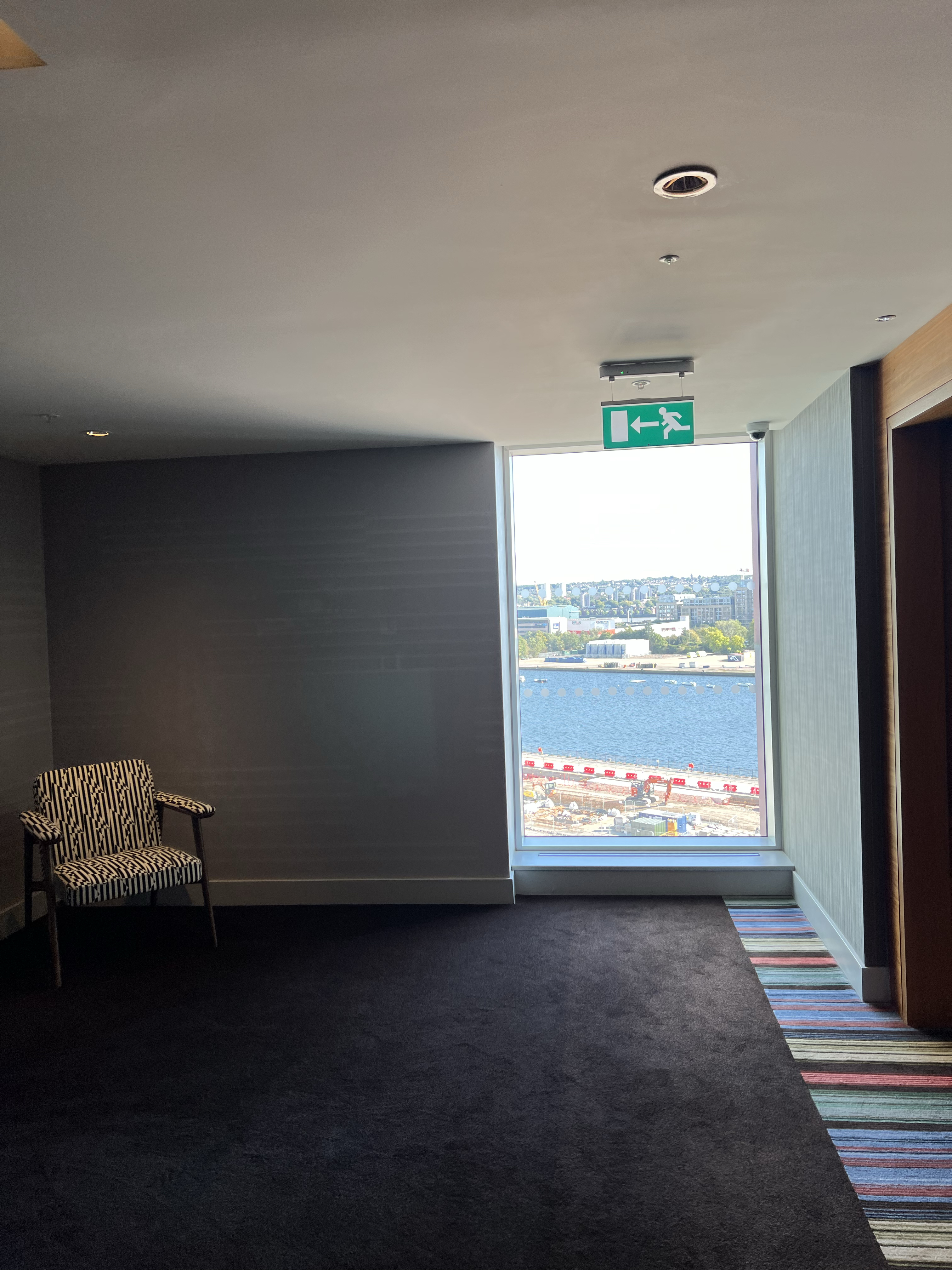 ̳׷ Ӣ׶ذ߳׷ London Excel Aloft Savvy Suite ס