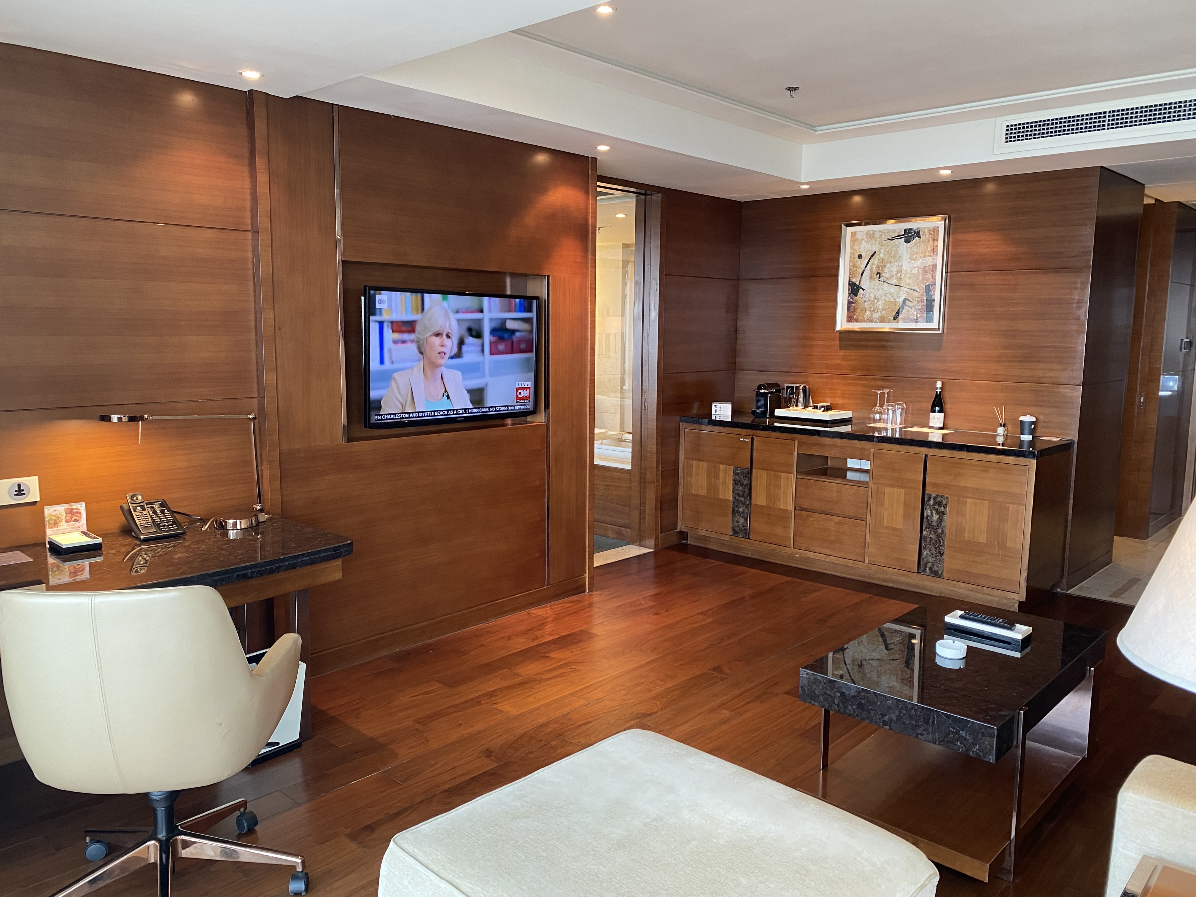 ԥ֣ķ˹صEpisode 2̵֣JWƵ JW Marriott׷Executive Suite
