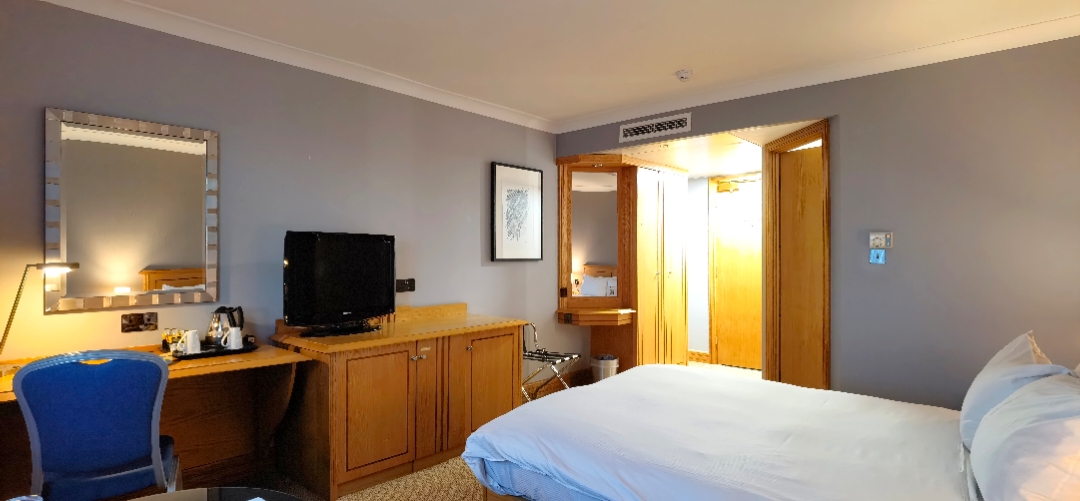 ӢSWINDON HILTON DOUBLETREE˹¶ϣ