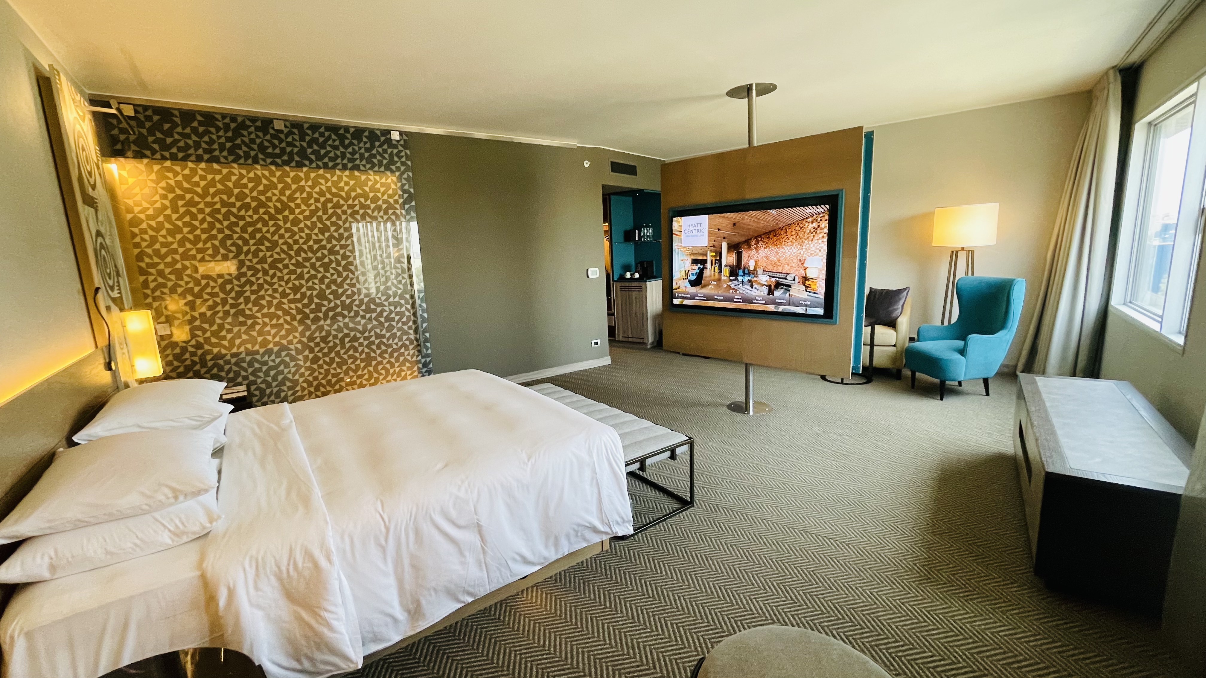 -Hyatt Centric San Isidro Lima-Junior Suite with Kind Bed