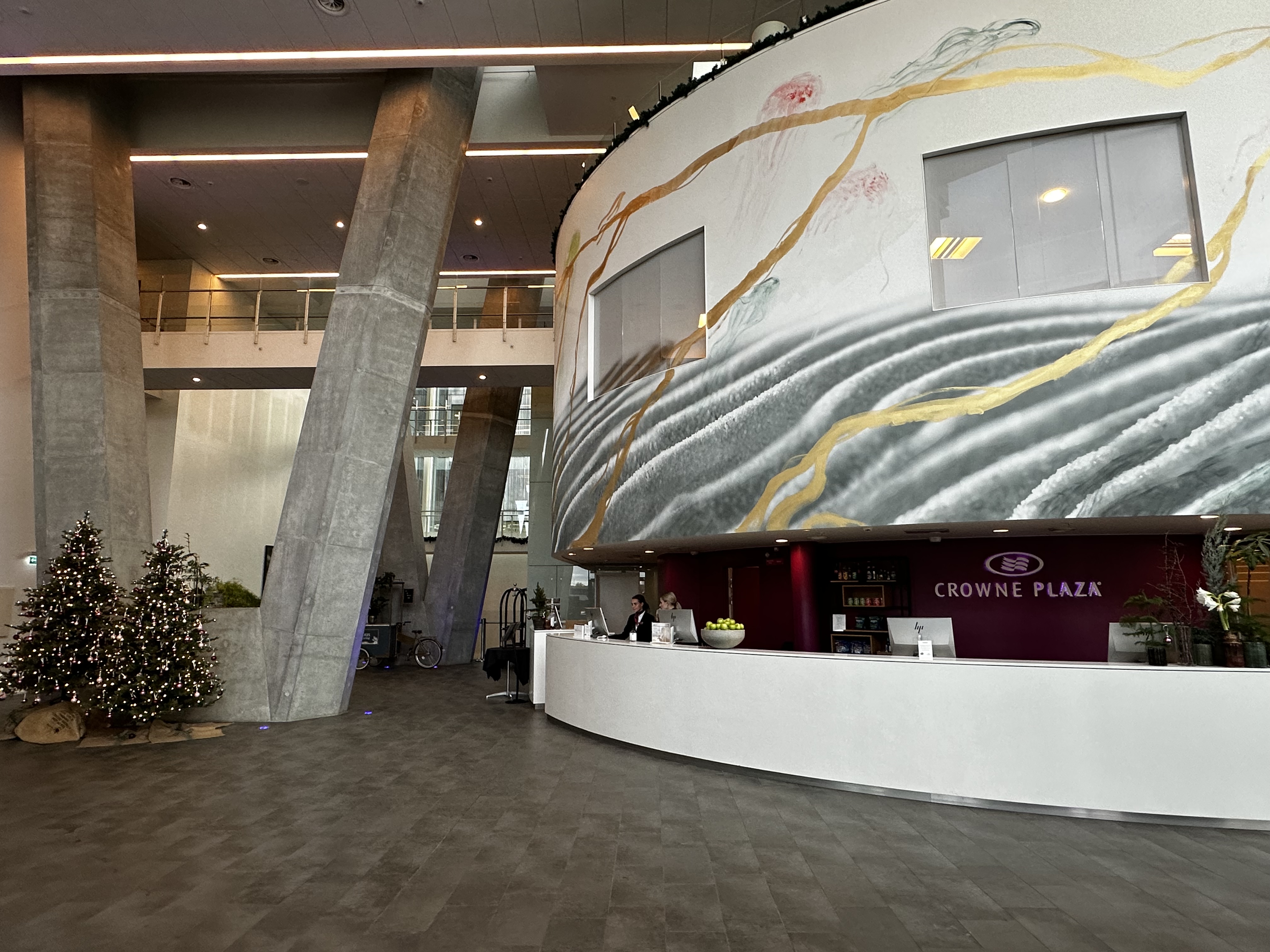 22W26 籾˫ʹڼվƵ Crown Plaza Copenhagen Towers